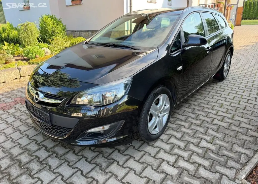 Opel Astra 2,0TDCi / 121kw Sport tourer nafta